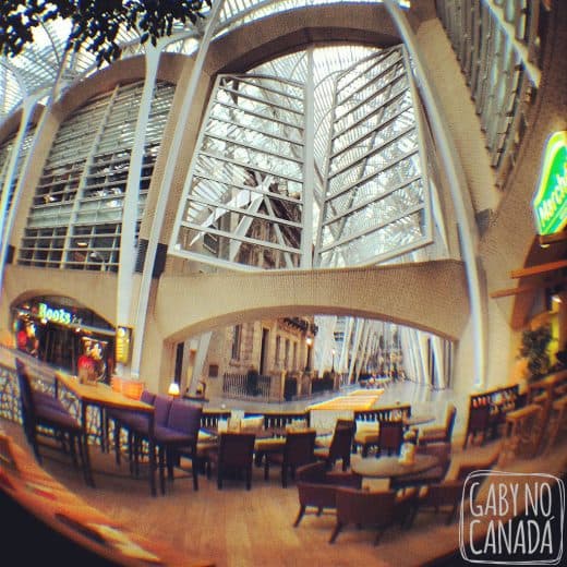Patio (coberto) com vista para o Brookfield Plaza