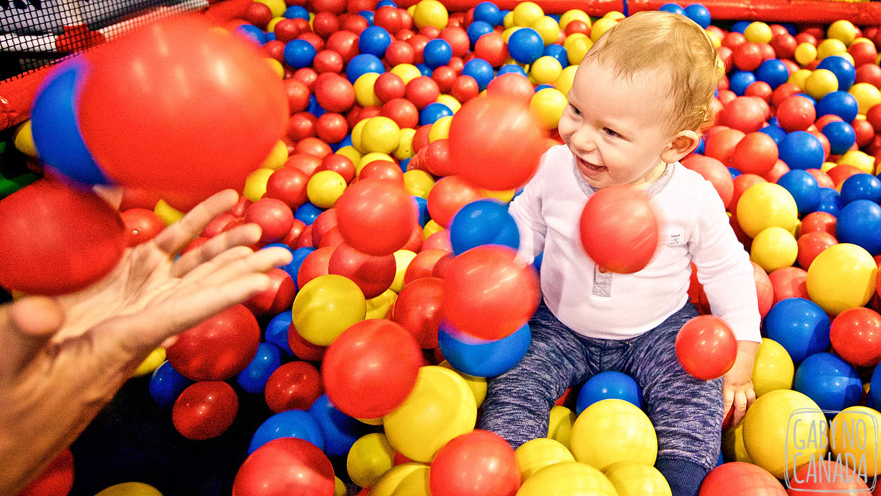 Balls of fun indoor playground para crianças entre 6 meses e 8 anos