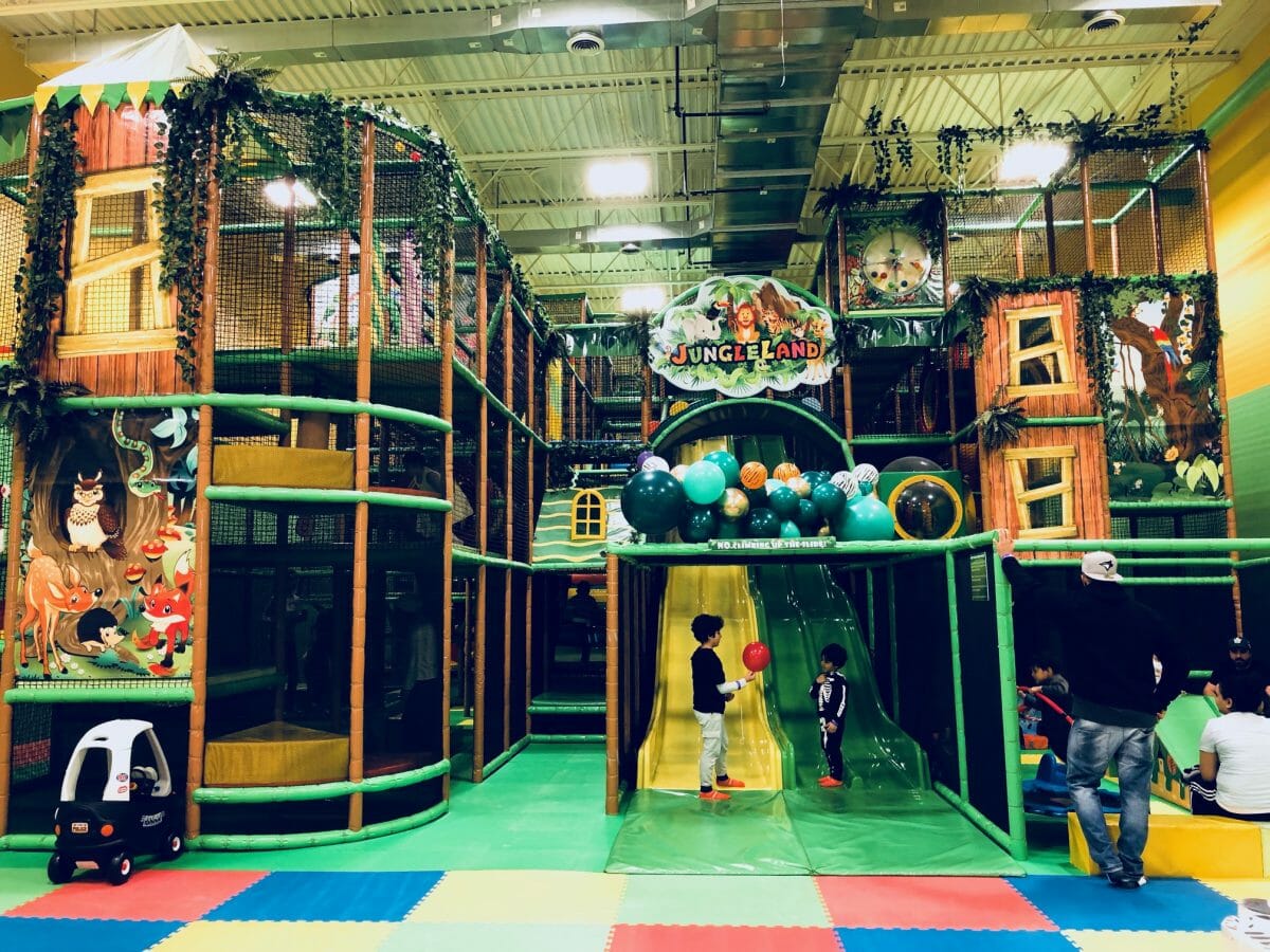 10 indoor playgrounds para levar seus filhos em Toronto e arredores